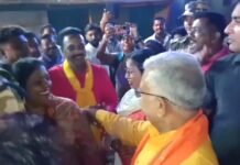 Kharagpur: একদিকে জয় শ্রীরাম, অন্যদিকে জয় বাংলা, তারই মাঝে হাত মেলালেন দিলীপ-প্রদীপ! সৌজন্য দেখল মিনি ইন্ডিয়া